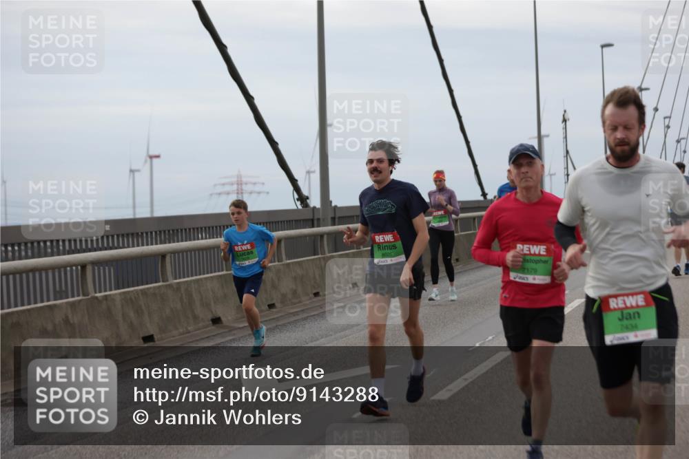 03.10.2025 - Köhlbrandbrückenlauf Jannik Wohlers http://msf.ph/oto/9143288 03.10.2025 15:44:33 Position 1 8026, 7179, 7434 meine-sportfotos.de
