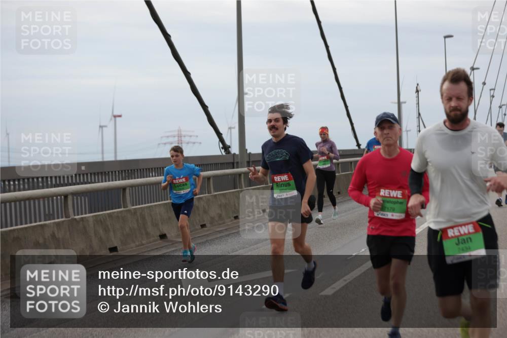 03.10.2025 - Köhlbrandbrückenlauf Jannik Wohlers http://msf.ph/oto/9143290 03.10.2025 15:44:33 Position 1 8026, 7179, 7434 meine-sportfotos.de