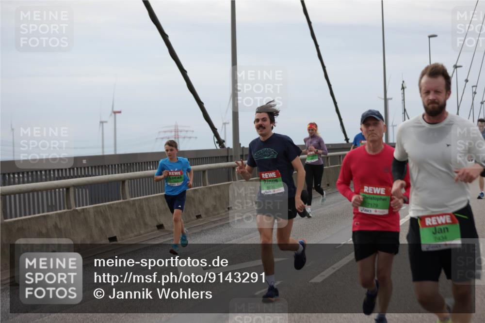 03.10.2025 - Köhlbrandbrückenlauf Jannik Wohlers http://msf.ph/oto/9143291 03.10.2025 15:44:33 Position 1 8026, 7179, 7434 meine-sportfotos.de