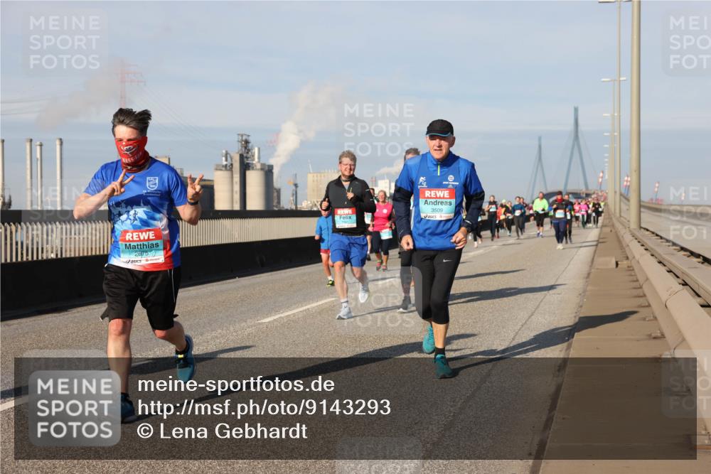 03.10.2025 - Köhlbrandbrückenlauf Lena Gebhardt http://msf.ph/oto/9143293 03.10.2025 10:01:09 Position 2 2675, 3509 meine-sportfotos.de