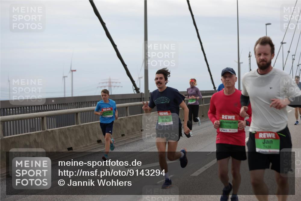 03.10.2025 - Köhlbrandbrückenlauf Jannik Wohlers http://msf.ph/oto/9143294 03.10.2025 15:44:33 Position 1 8026, 7179, 7434 meine-sportfotos.de