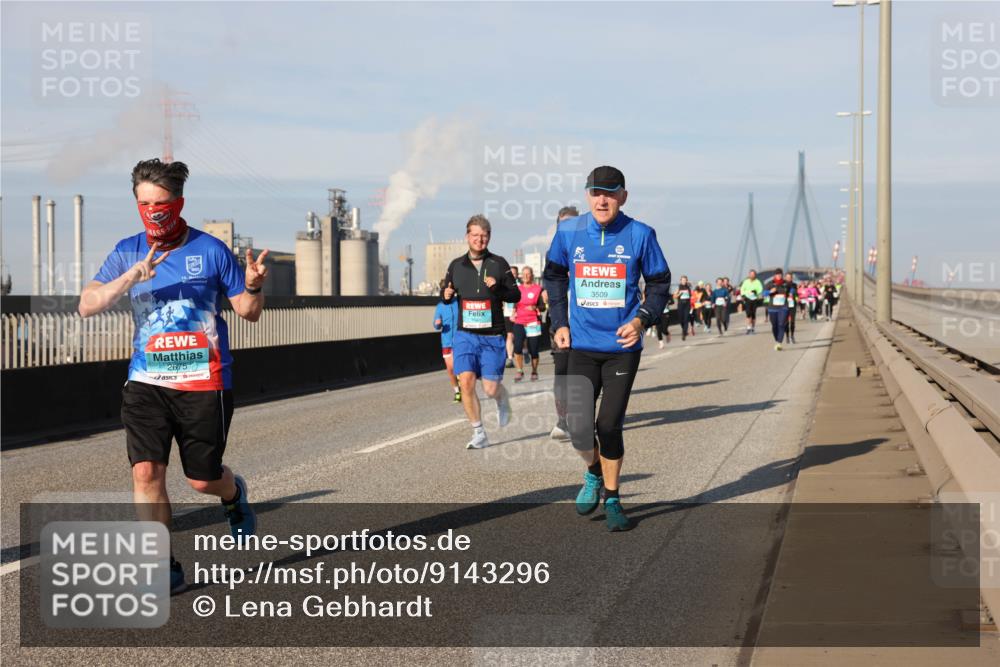 03.10.2025 - Köhlbrandbrückenlauf Lena Gebhardt http://msf.ph/oto/9143296 03.10.2025 10:01:09 Position 2 2675, 3509 meine-sportfotos.de