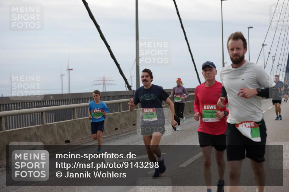 03.10.2025 - Köhlbrandbrückenlauf Jannik Wohlers http://msf.ph/oto/9143298 03.10.2025 15:44:33 Position 1 8026, 7179 meine-sportfotos.de