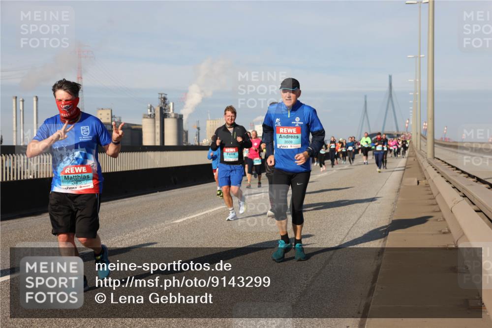 03.10.2025 - Köhlbrandbrückenlauf Lena Gebhardt http://msf.ph/oto/9143299 03.10.2025 10:01:09 Position 2 15, 12675, 3509 meine-sportfotos.de