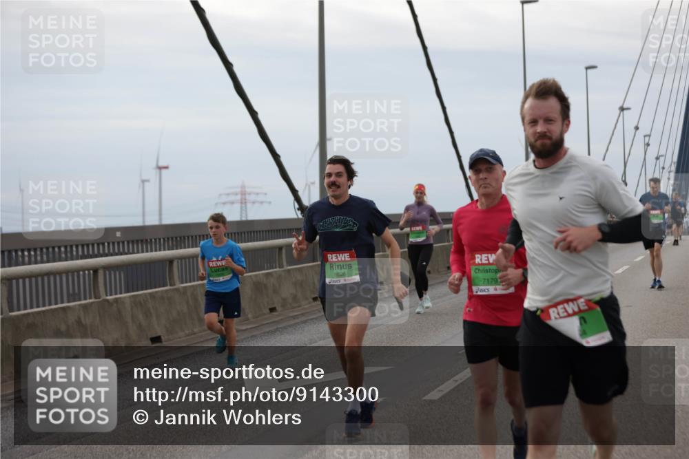 03.10.2025 - Köhlbrandbrückenlauf Jannik Wohlers http://msf.ph/oto/9143300 03.10.2025 15:44:33 Position 1 8026, 7179 meine-sportfotos.de