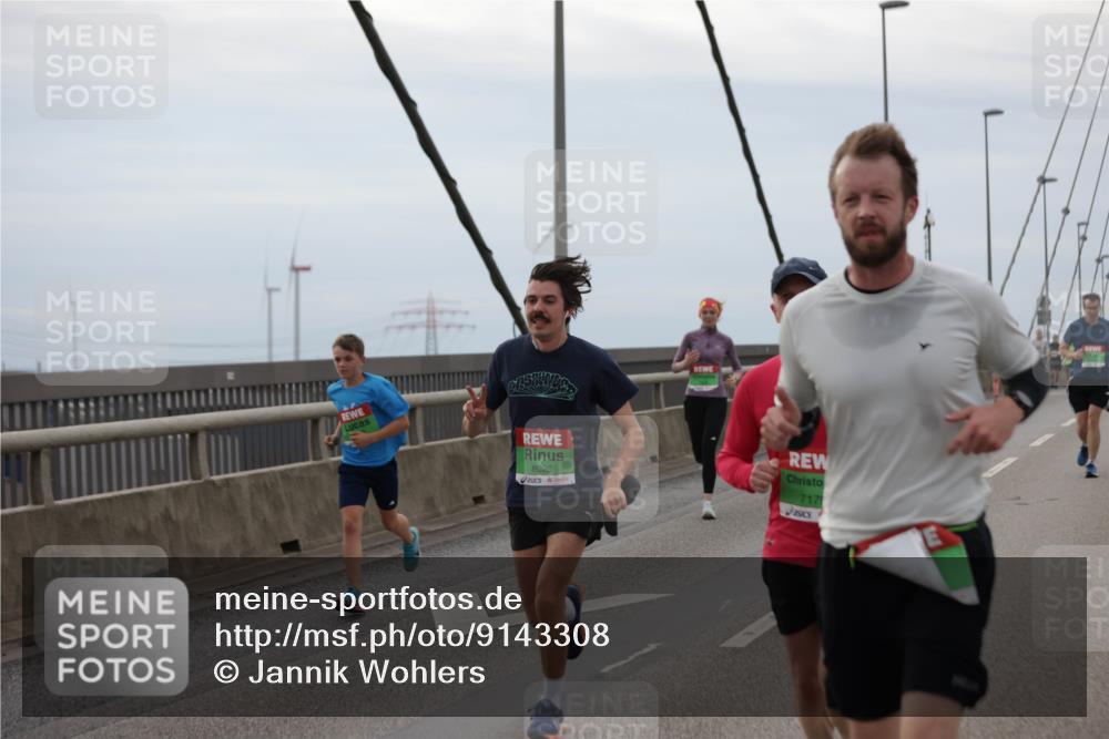 03.10.2025 - Köhlbrandbrückenlauf Jannik Wohlers http://msf.ph/oto/9143308 03.10.2025 15:44:33 Position 1 8026, 717 meine-sportfotos.de