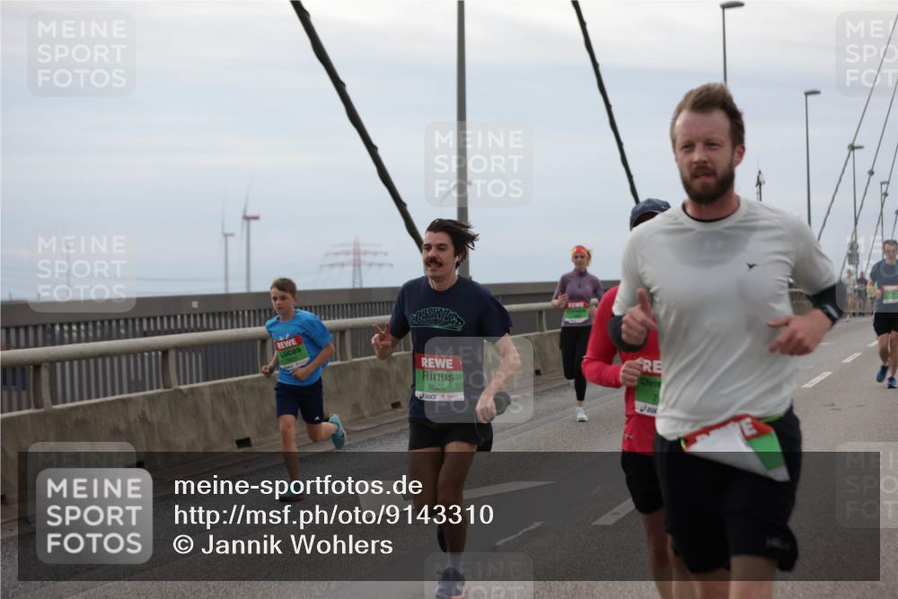 03.10.2025 - Köhlbrandbrückenlauf Jannik Wohlers http://msf.ph/oto/9143310 03.10.2025 15:44:34 Position 1 8026 meine-sportfotos.de