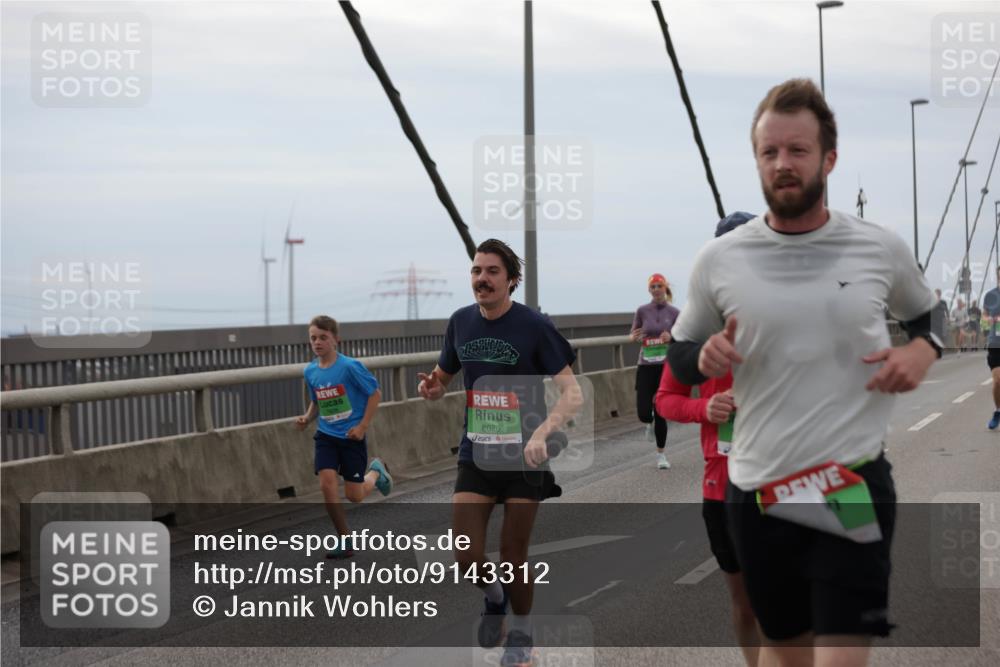 03.10.2025 - Köhlbrandbrückenlauf Jannik Wohlers http://msf.ph/oto/9143312 03.10.2025 15:44:34 Position 1 8026 meine-sportfotos.de
