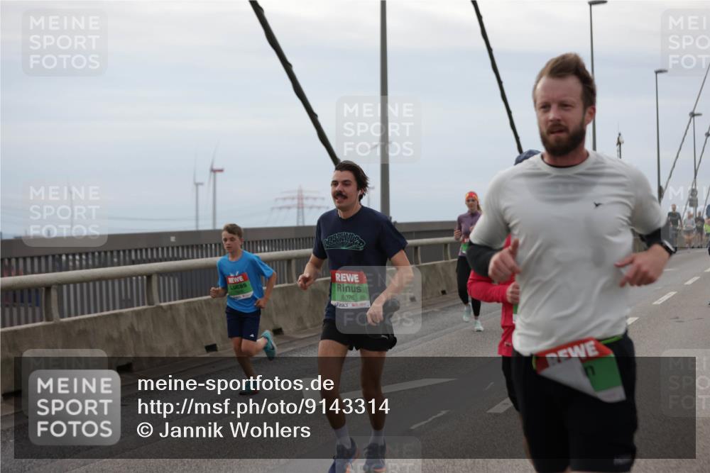 03.10.2025 - Köhlbrandbrückenlauf Jannik Wohlers http://msf.ph/oto/9143314 03.10.2025 15:44:34 Position 1 8026 meine-sportfotos.de