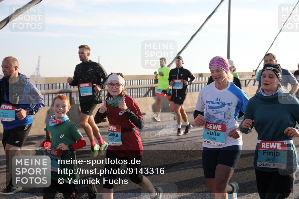 03.10.2025 - Köhlbrandbrückenlauf Yannick Fuchs http://msf.ph/oto/9143316 03.10.2025 08:30:14 Position 2 3767, 3499, 3500, 41, 29, 2012, 31, 1, 1640, 2953 meine-sportfotos.de