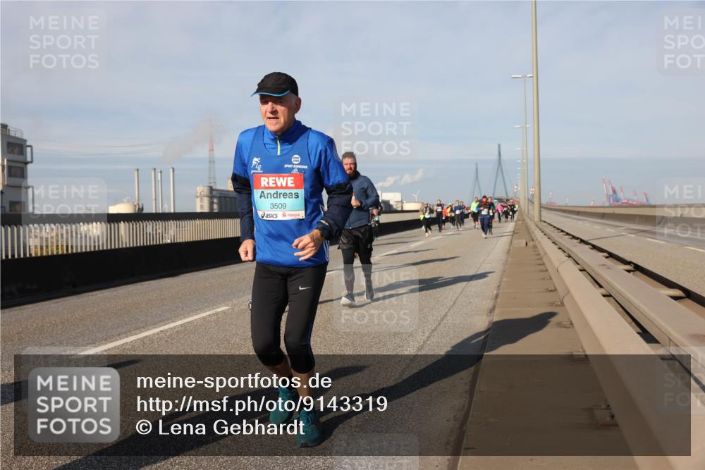 03.10.2025 - Köhlbrandbrückenlauf Lena Gebhardt http://msf.ph/oto/9143319 03.10.2025 10:01:10 Position 2 3509 meine-sportfotos.de