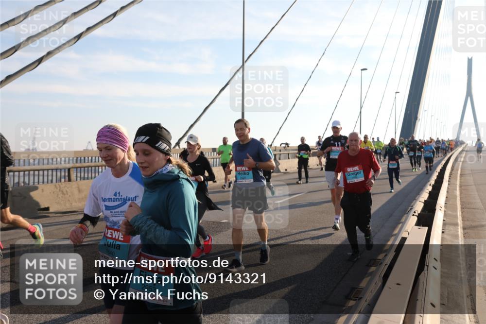 03.10.2025 - Köhlbrandbrückenlauf Yannick Fuchs http://msf.ph/oto/9143321 03.10.2025 08:30:14 Position 2 41, 29, 2012, 1640, 2953 meine-sportfotos.de