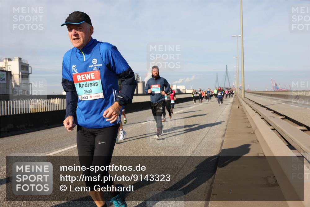 03.10.2025 - Köhlbrandbrückenlauf Lena Gebhardt http://msf.ph/oto/9143323 03.10.2025 10:01:11 Position 2 2000, 3509 meine-sportfotos.de