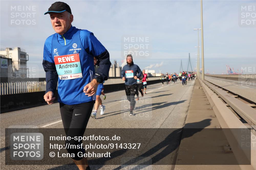 03.10.2025 - Köhlbrandbrückenlauf Lena Gebhardt http://msf.ph/oto/9143327 03.10.2025 10:01:11 Position 2 3509 meine-sportfotos.de