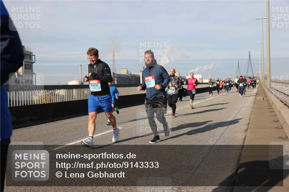 03.10.2025 - Köhlbrandbrückenlauf Lena Gebhardt http://msf.ph/oto/9143333 03.10.2025 10:01:11 Position 2 1561, 1562 meine-sportfotos.de