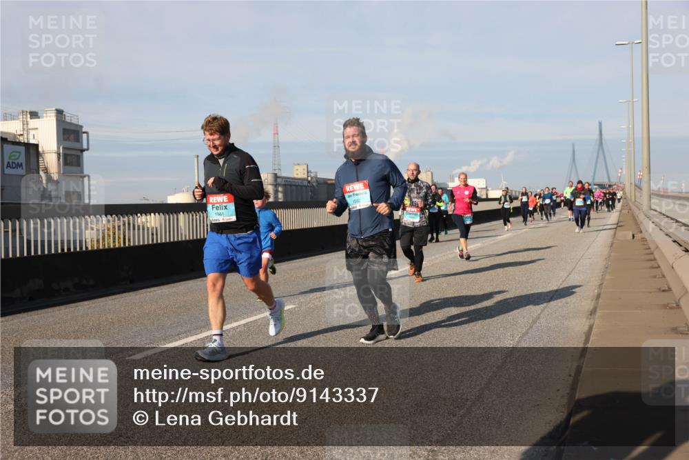 03.10.2025 - Köhlbrandbrückenlauf Lena Gebhardt http://msf.ph/oto/9143337 03.10.2025 10:01:11 Position 2 1561, 1562 meine-sportfotos.de