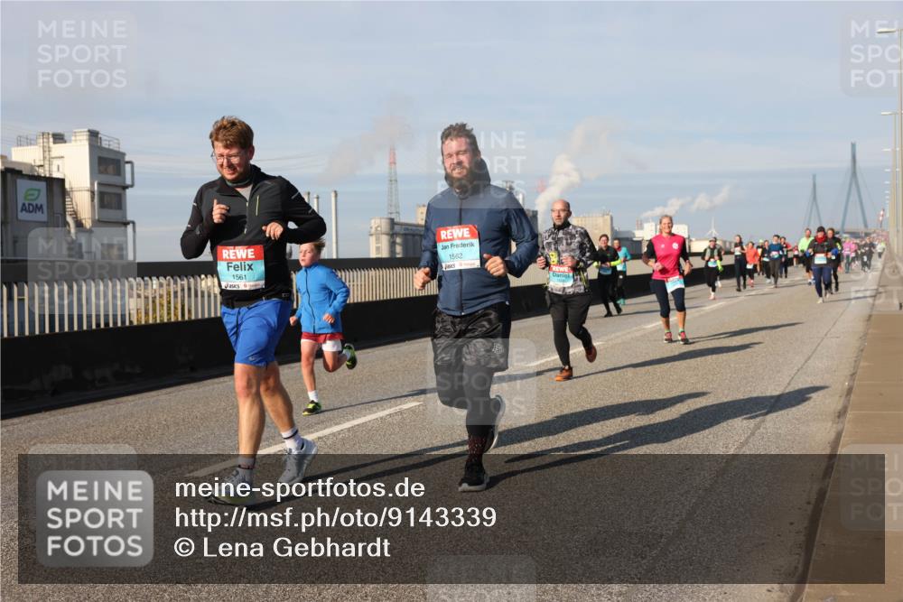 03.10.2025 - Köhlbrandbrückenlauf Lena Gebhardt http://msf.ph/oto/9143339 03.10.2025 10:01:11 Position 2 1561, 1562 meine-sportfotos.de