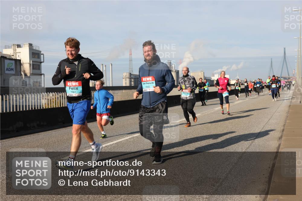03.10.2025 - Köhlbrandbrückenlauf Lena Gebhardt http://msf.ph/oto/9143343 03.10.2025 10:01:12 Position 2 1561, 1562 meine-sportfotos.de