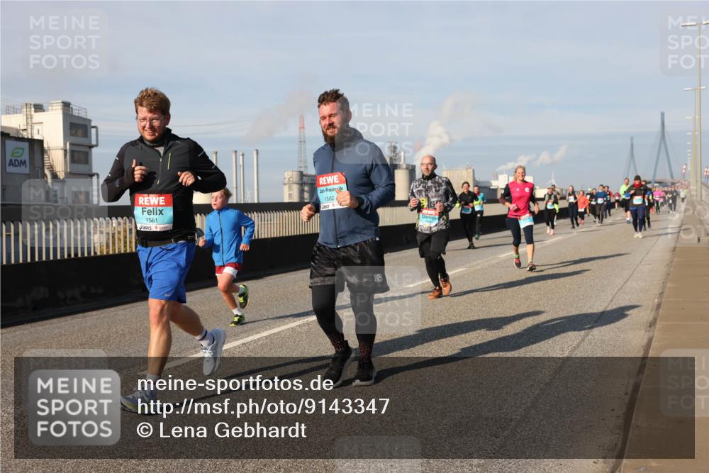 03.10.2025 - Köhlbrandbrückenlauf Lena Gebhardt http://msf.ph/oto/9143347 03.10.2025 10:01:12 Position 2 1561, 1562 meine-sportfotos.de