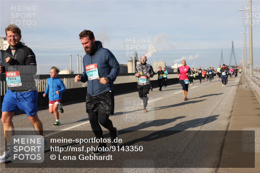 03.10.2025 - Köhlbrandbrückenlauf Lena Gebhardt http://msf.ph/oto/9143350 03.10.2025 10:01:12 Position 2 1561, 1562 meine-sportfotos.de