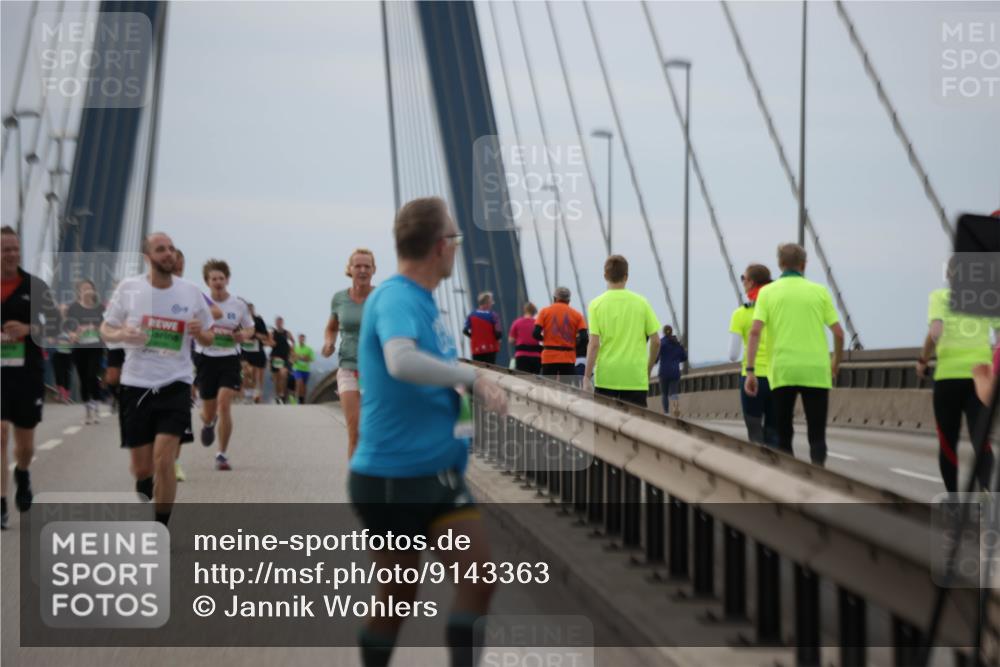 03.10.2025 - Köhlbrandbrückenlauf Jannik Wohlers http://msf.ph/oto/9143363 03.10.2025 15:44:44 Position 1  meine-sportfotos.de