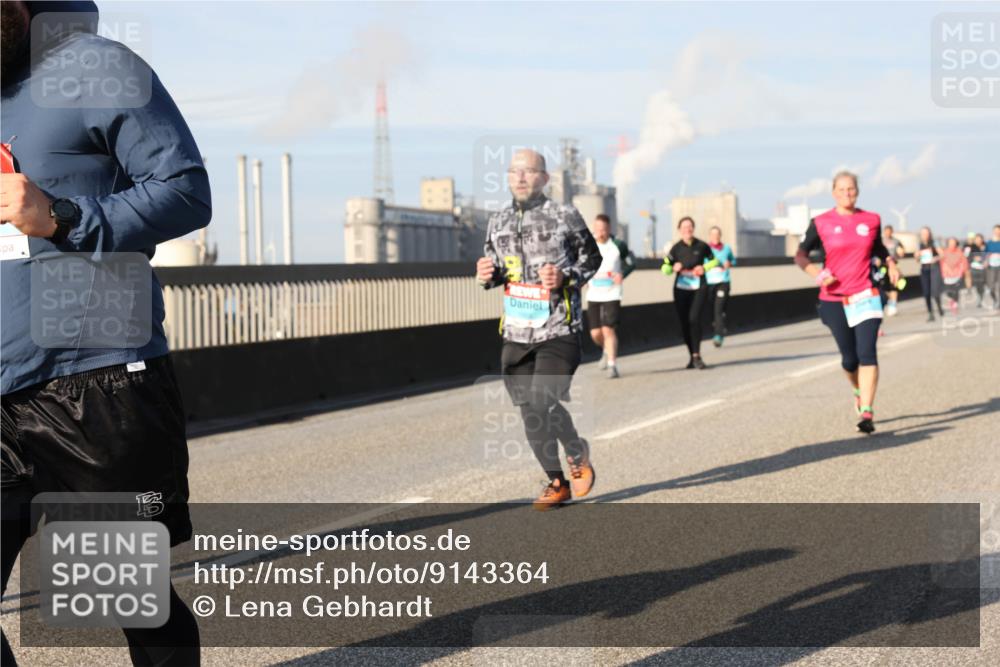 03.10.2025 - Köhlbrandbrückenlauf Lena Gebhardt http://msf.ph/oto/9143364 03.10.2025 10:01:12 Position 2  meine-sportfotos.de