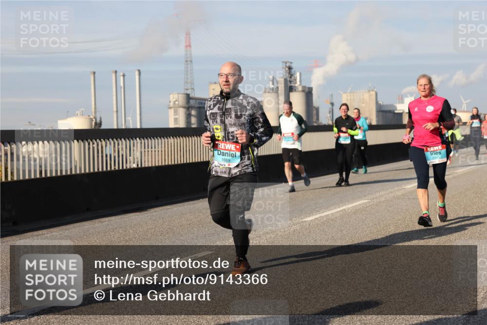 03.10.2025 - Köhlbrandbrückenlauf Lena Gebhardt http://msf.ph/oto/9143366 03.10.2025 10:01:13 Position 2 1669, 2943 meine-sportfotos.de