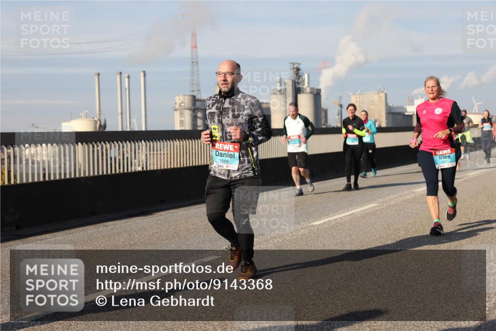 03.10.2025 - Köhlbrandbrückenlauf Lena Gebhardt http://msf.ph/oto/9143368 03.10.2025 10:01:13 Position 2 1669, 2943 meine-sportfotos.de