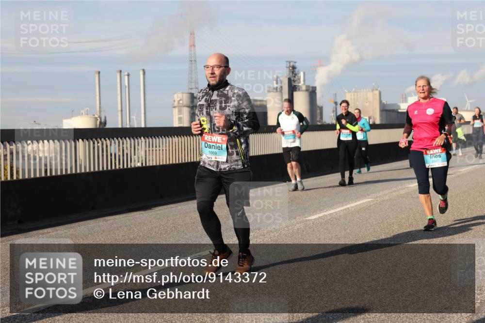 03.10.2025 - Köhlbrandbrückenlauf Lena Gebhardt http://msf.ph/oto/9143372 03.10.2025 10:01:13 Position 2 1669, 2943 meine-sportfotos.de