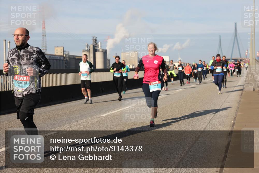 03.10.2025 - Köhlbrandbrückenlauf Lena Gebhardt http://msf.ph/oto/9143378 03.10.2025 10:01:13 Position 2 1669, 2943 meine-sportfotos.de