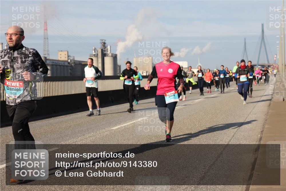 03.10.2025 - Köhlbrandbrückenlauf Lena Gebhardt http://msf.ph/oto/9143380 03.10.2025 10:01:13 Position 2 1669, 2943 meine-sportfotos.de