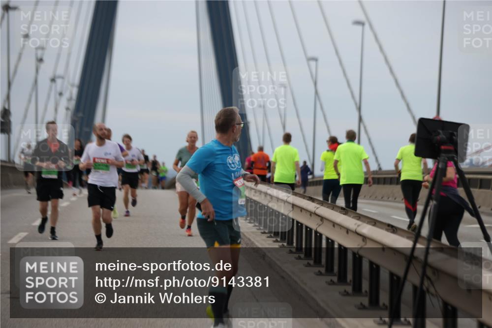 03.10.2025 - Köhlbrandbrückenlauf Jannik Wohlers http://msf.ph/oto/9143381 03.10.2025 15:44:44 Position 1  meine-sportfotos.de
