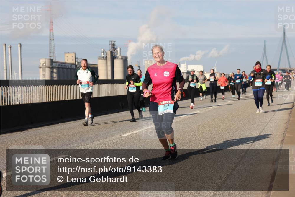03.10.2025 - Köhlbrandbrückenlauf Lena Gebhardt http://msf.ph/oto/9143383 03.10.2025 10:01:14 Position 2 4, 2943 meine-sportfotos.de