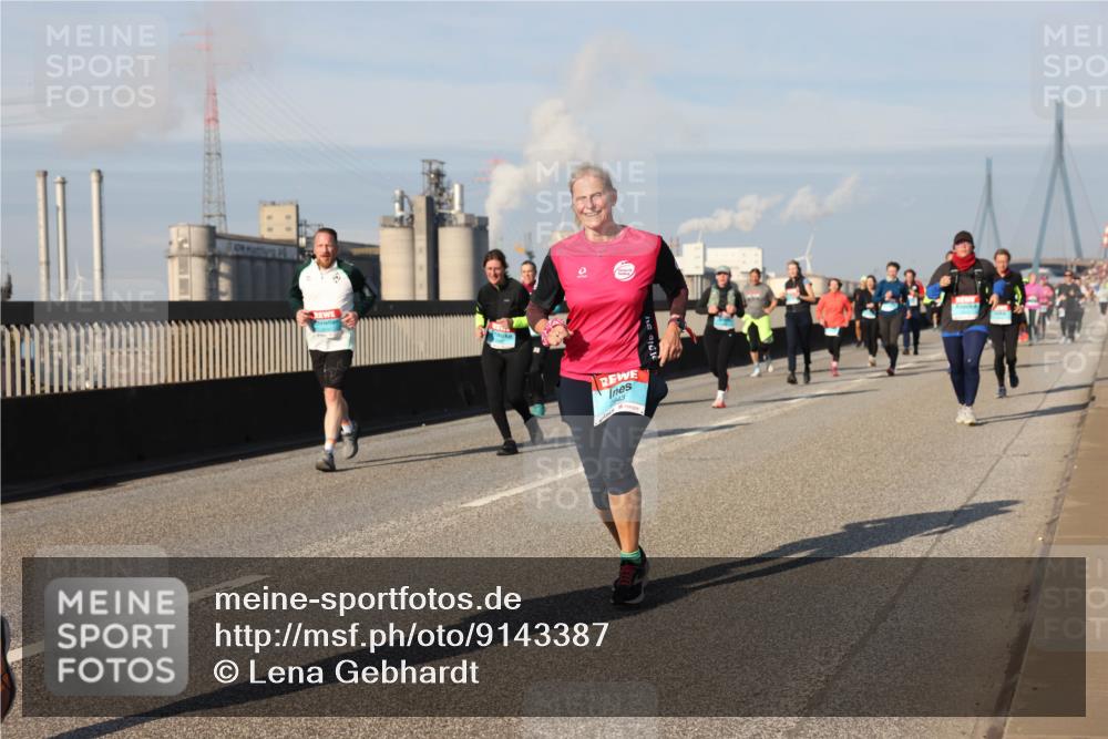 03.10.2025 - Köhlbrandbrückenlauf Lena Gebhardt http://msf.ph/oto/9143387 03.10.2025 10:01:14 Position 2 2943 meine-sportfotos.de