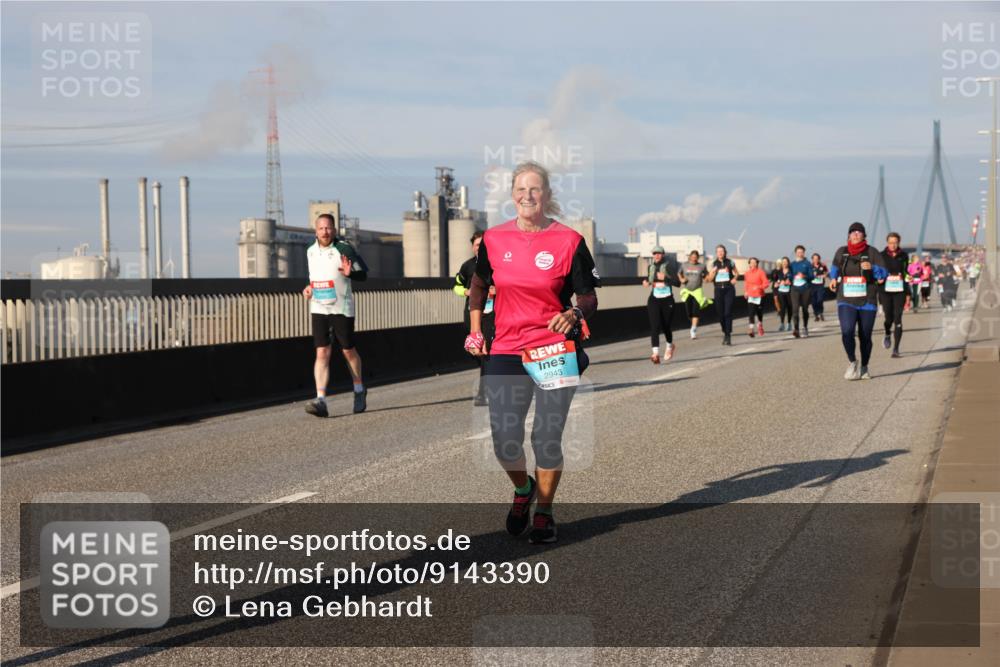 03.10.2025 - Köhlbrandbrückenlauf Lena Gebhardt http://msf.ph/oto/9143390 03.10.2025 10:01:14 Position 2 2943 meine-sportfotos.de