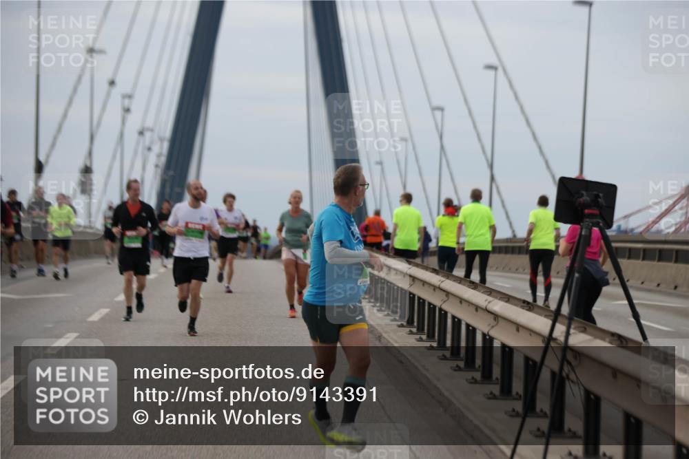 03.10.2025 - Köhlbrandbrückenlauf Jannik Wohlers http://msf.ph/oto/9143391 03.10.2025 15:44:44 Position 1  meine-sportfotos.de
