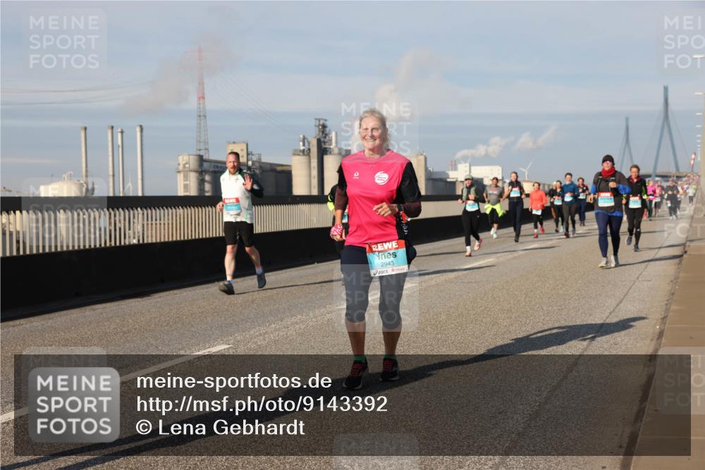 03.10.2025 - Köhlbrandbrückenlauf Lena Gebhardt http://msf.ph/oto/9143392 03.10.2025 10:01:14 Position 2 2943 meine-sportfotos.de