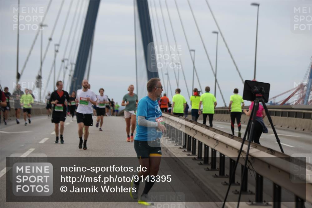 03.10.2025 - Köhlbrandbrückenlauf Jannik Wohlers http://msf.ph/oto/9143395 03.10.2025 15:44:44 Position 1  meine-sportfotos.de