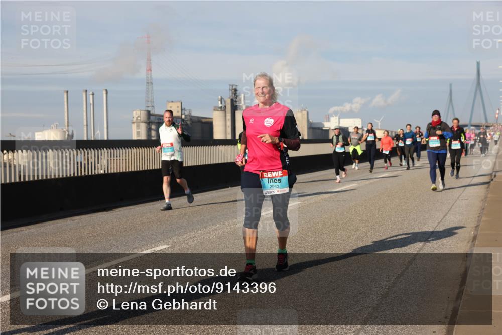 03.10.2025 - Köhlbrandbrückenlauf Lena Gebhardt http://msf.ph/oto/9143396 03.10.2025 10:01:14 Position 2 2943 meine-sportfotos.de
