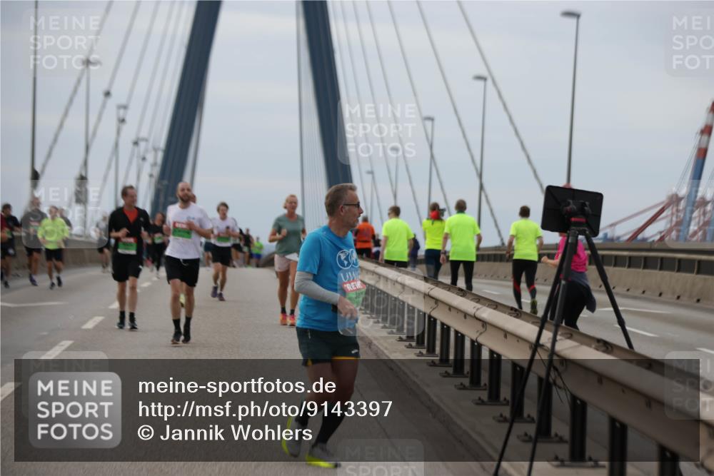 03.10.2025 - Köhlbrandbrückenlauf Jannik Wohlers http://msf.ph/oto/9143397 03.10.2025 15:44:44 Position 1 34 meine-sportfotos.de