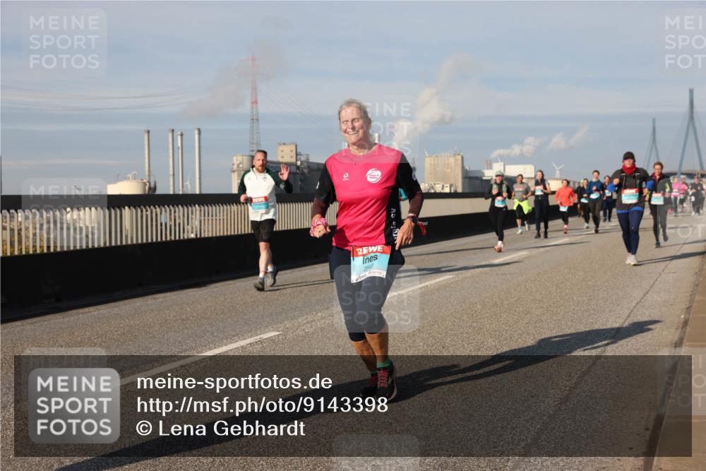 03.10.2025 - Köhlbrandbrückenlauf Lena Gebhardt http://msf.ph/oto/9143398 03.10.2025 10:01:14 Position 2 2943 meine-sportfotos.de