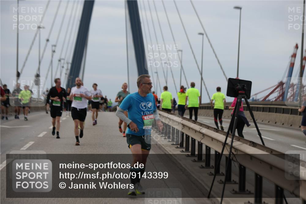 03.10.2025 - Köhlbrandbrückenlauf Jannik Wohlers http://msf.ph/oto/9143399 03.10.2025 15:44:45 Position 1  meine-sportfotos.de