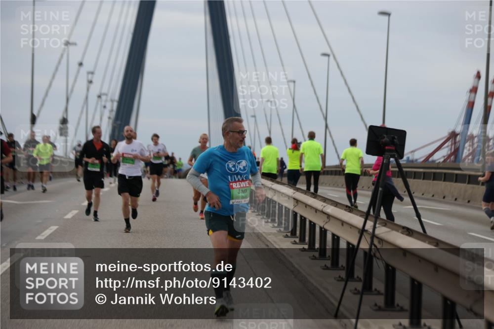 03.10.2025 - Köhlbrandbrückenlauf Jannik Wohlers http://msf.ph/oto/9143402 03.10.2025 15:44:45 Position 1 7283 meine-sportfotos.de