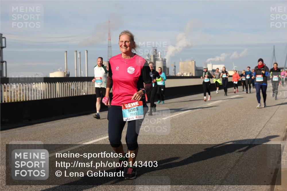 03.10.2025 - Köhlbrandbrückenlauf Lena Gebhardt http://msf.ph/oto/9143403 03.10.2025 10:01:15 Position 2 2943 meine-sportfotos.de