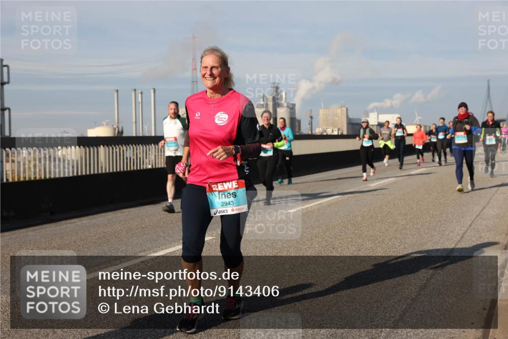 03.10.2025 - Köhlbrandbrückenlauf Lena Gebhardt http://msf.ph/oto/9143406 03.10.2025 10:01:15 Position 2 2943 meine-sportfotos.de