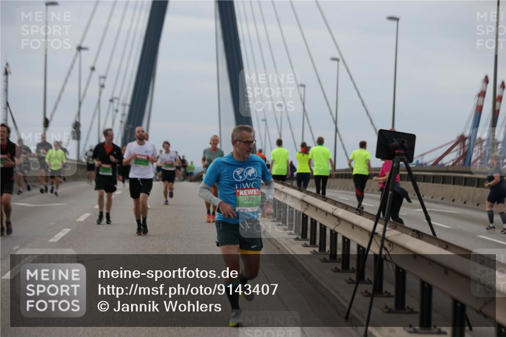03.10.2025 - Köhlbrandbrückenlauf Jannik Wohlers http://msf.ph/oto/9143407 03.10.2025 15:44:45 Position 1 7283 meine-sportfotos.de