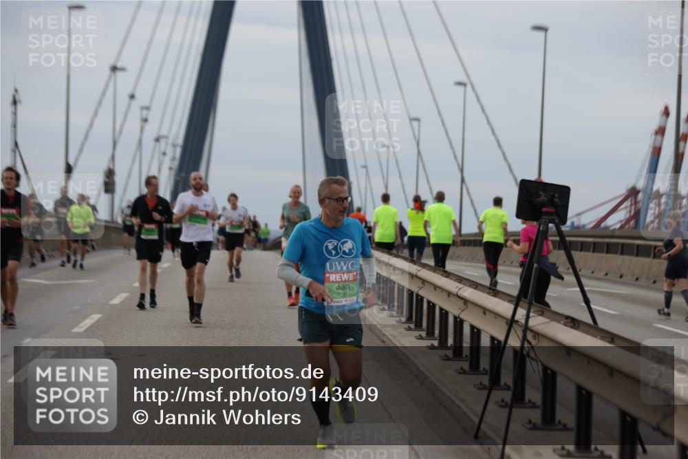 03.10.2025 - Köhlbrandbrückenlauf Jannik Wohlers http://msf.ph/oto/9143409 03.10.2025 15:44:45 Position 1 7283 meine-sportfotos.de