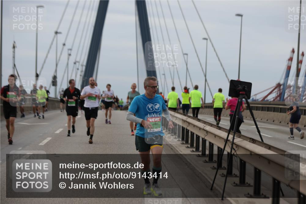 03.10.2025 - Köhlbrandbrückenlauf Jannik Wohlers http://msf.ph/oto/9143414 03.10.2025 15:44:45 Position 1 7283 meine-sportfotos.de