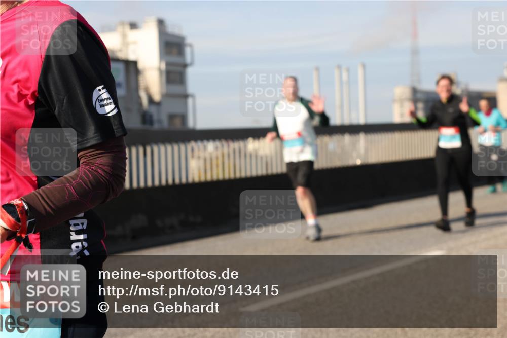 03.10.2025 - Köhlbrandbrückenlauf Lena Gebhardt http://msf.ph/oto/9143415 03.10.2025 10:01:16 Position 2  meine-sportfotos.de