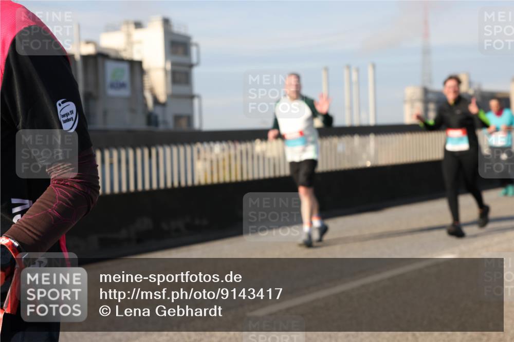 03.10.2025 - Köhlbrandbrückenlauf Lena Gebhardt http://msf.ph/oto/9143417 03.10.2025 10:01:16 Position 2  meine-sportfotos.de